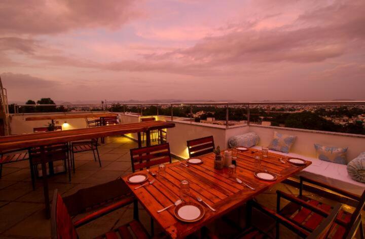 Hotel Wonder Cliff Udaipur Esterno foto
