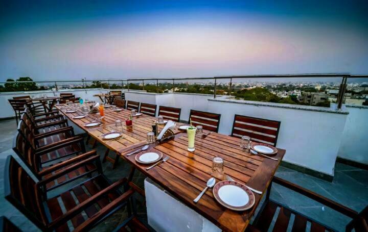 Hotel Wonder Cliff Udaipur Esterno foto