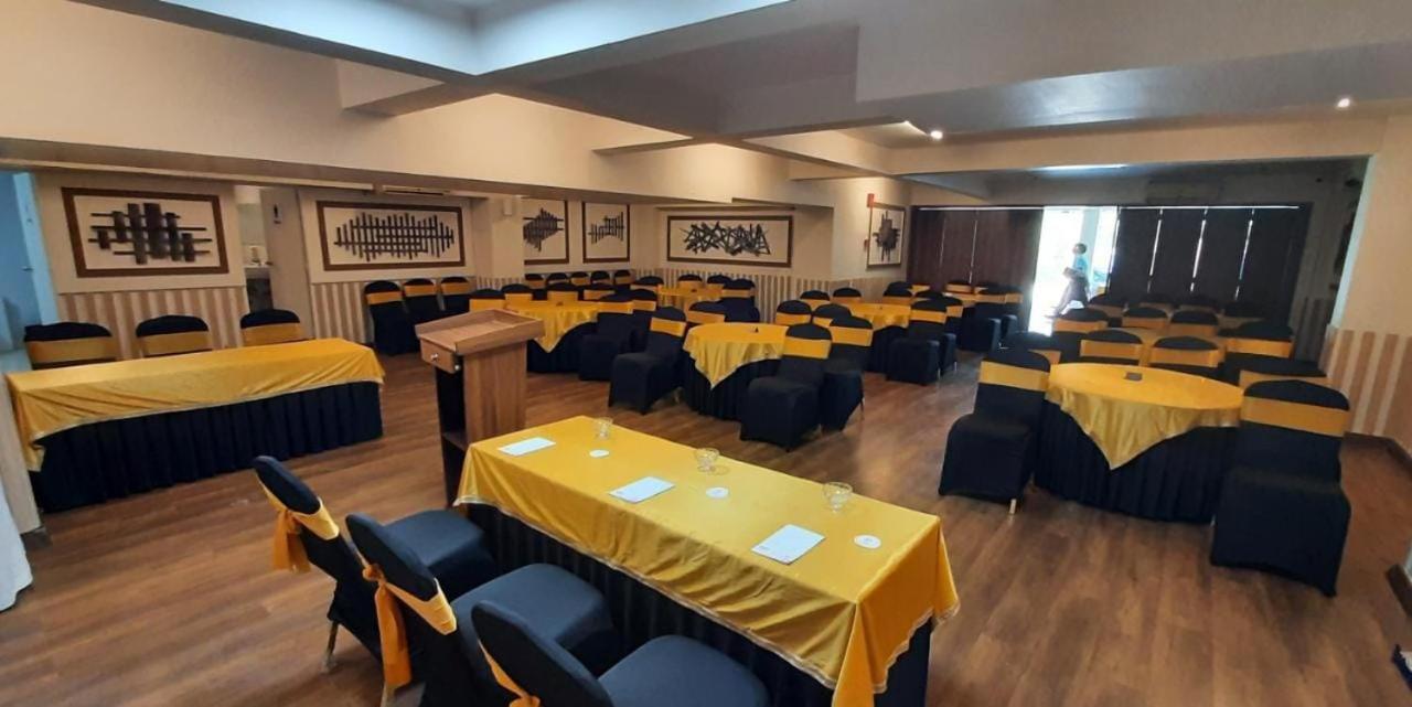 Hotel Wonder Cliff Udaipur Esterno foto